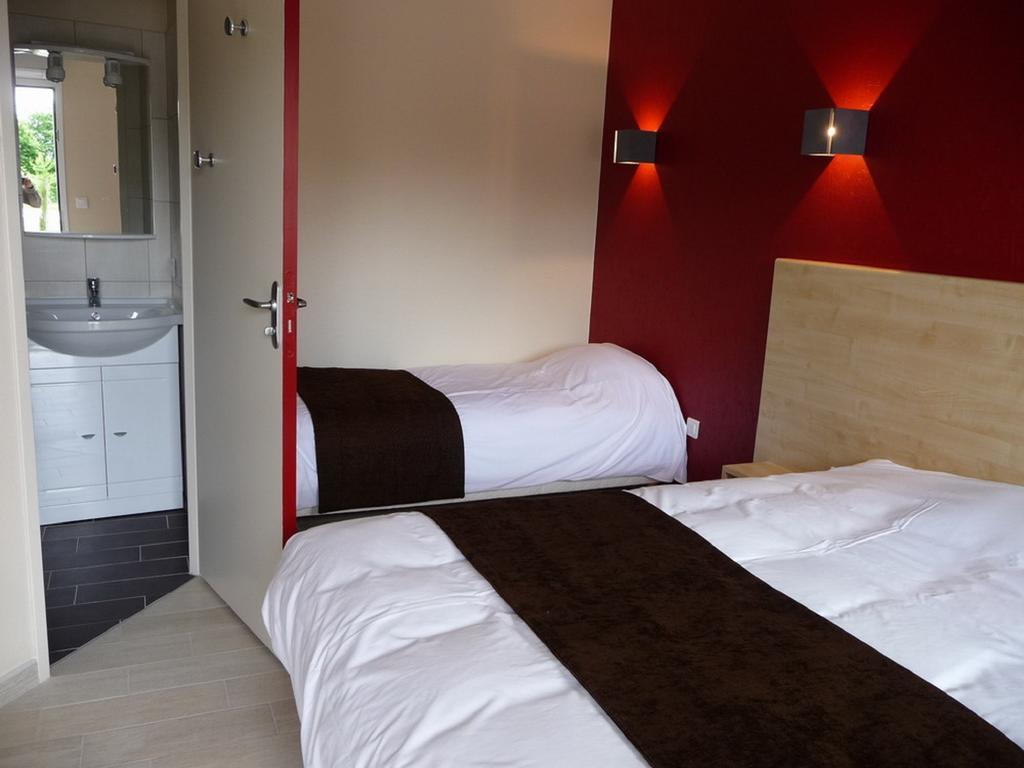 La Godiniere Hotel Cholet Room photo