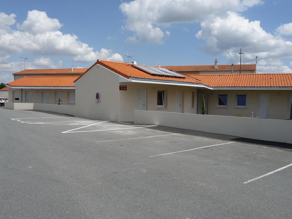 La Godiniere Hotel Cholet Exterior photo