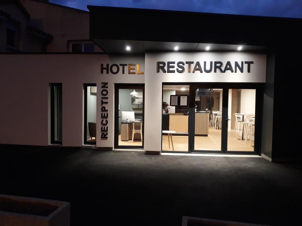 La Godiniere Hotel Cholet Exterior photo